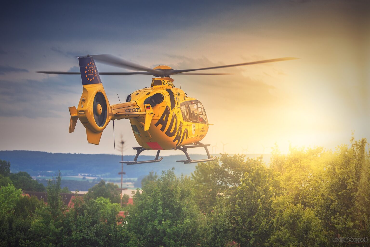THEILHEIM – Samstag (12.04.2025): Bei Auffahrunfall auf A3 wird ein Lkw-Fahrer (44) eingeklemmt. 0,5 Promille beim Verursacher. 🚛🚨