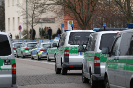 NÜRNBERG - 👮 Polizei muss am Montag (12.05.2025) bei vier Demonstrationen eingreifen! Blockaden, Zwangsmaßnahmen und Umleitungen nötig, um direktes Aufeinandertreffen der politischen Lager zu verhindern. 🚧