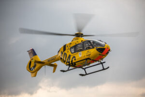 REICHERTSHAUSEN - 🏍️ Schwerer Unfall auf der Kreisstraße am Freitag (09.05.2025)! Motorradfahrer kollidiert mit Reh und stürzt - mit Hubschrauber ins Klinikum, Maschine schleudert 150 Meter! 🚁