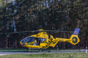 ST2079 BEI OBERPFRAMMERN - 🚗 Schwerer Verkehrsunfall am Samstag (16.08.2025) auf ST2079! BMW-Fahrer nach Überschlag schwer verletzt - Hubschrauber-Einsatz! 🚁