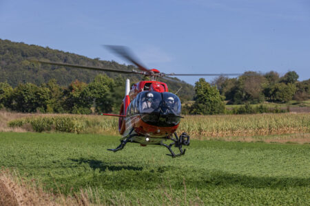 UNTERZAUBACH - 🏍️ Schwerer Unfall am Samstag (17.05.2025): 19-jähriger Motorradfahrer kollidierte mit Auto und wurde schwerst verletzt! Rettungshubschrauber im Einsatz, Staatsanwaltschaft fordert Gutachten! 🚁