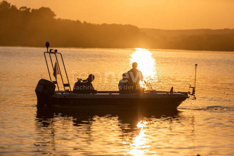 PASSAU - ⛵ Wasserrettung am Freitag (13.06.2025)! Nichtschwimmer fällt aus Schlauchboot - Wasserwacht rettet 61-Jährigen aus Donau! 🌊