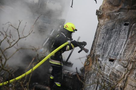 PARSBERG - 🔥 Brand am Montag (18.08.2025) in Blockheizkraftwerk! Über 100 Einsatzkräfte im Einsatz - sechsstelliger Schaden! 🚒