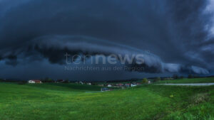 BAYERN - ⛈️ Extreme Unwetter am Mittwoch (04.06.2025)! Superzellen mit bis zu 8 cm Hagel und Orkanböen drohen! 🌪️