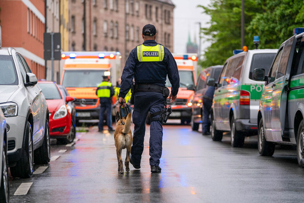 AUGSBURG – Dienstag (26.03.2025): Kriminalstatistik 2024 für Schwaben Nord: Gewalt nimmt zu, Aufklärungsquote bleibt hoch. 📈👮‍♂️