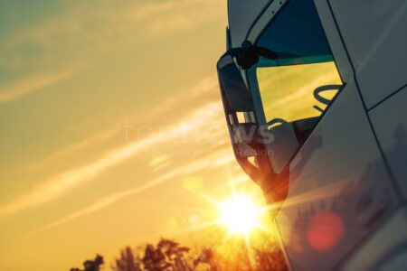KLEINAITINGEN - 🚛 Betrunkener Trucker scheitert an seinem Anhänger am Donnerstag (14.08.2025). Test ergibt 2,6 Promille: Führerschein weg und Blutentnahme! 🍺