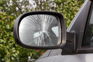 PFARRKIRCHEN - 🚐 Unfallflucht an der Von-Fraunhofer-Straße am Donnerstag (09.05.2025)! VW-Bus touchiert Außenspiegel und flüchtet - Kennzeichen bekannt, Ermittlungen gegen Fahrer laufen! 💥