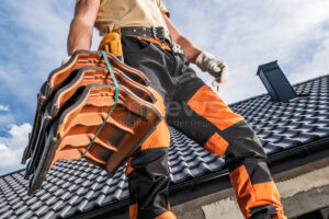 BAYREUTH - 🔨 Falsche Dachdecker bestehlen am Donnerstag (14.08.2025) Senior! Trio mit norddeutschem Akzent erbeutet Gegenstände im Wert von Tausenden Euro! 💰