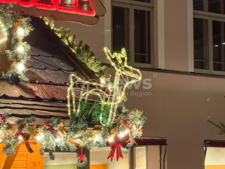 NÜRNBERG - 🎄 Sensation! Christkindlesmarkt ist 50 Jahre jünger als gedacht! Stadtarchiv beweist: Spanschachtel stammt von 1678, nicht 1628! 🔍