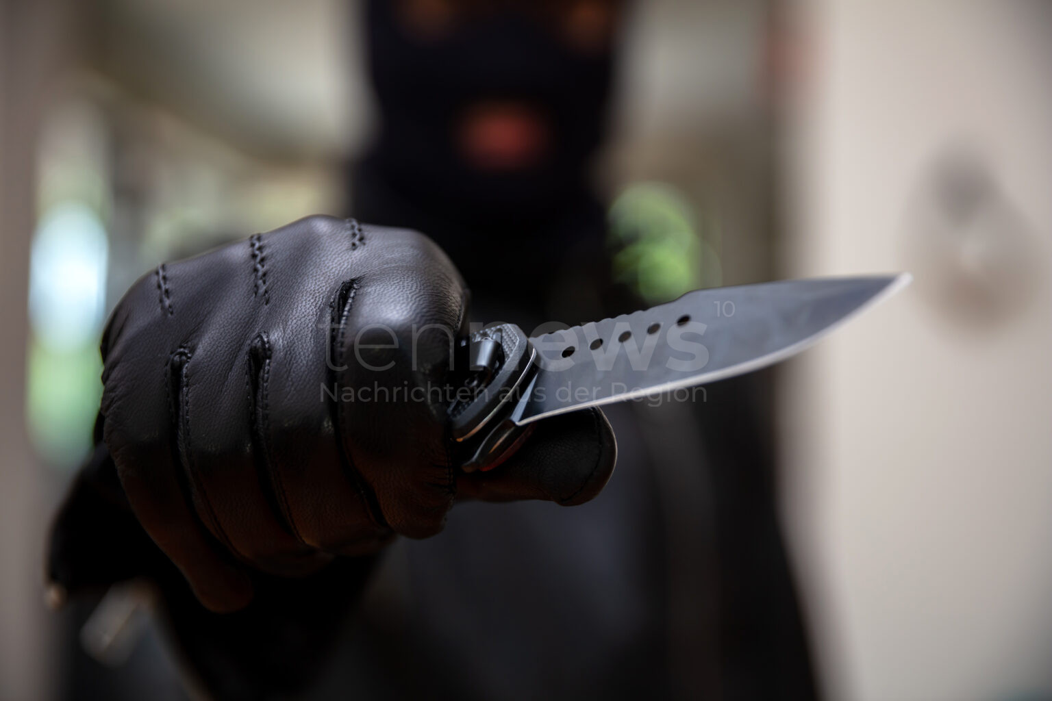 HOHENWART - 🔓 Versuchter Einbruch übers Wochenende (11.-14.07.2025)! Einbrecher schneiden Lagerzelt auf, finden aber keine Beute! 🚨