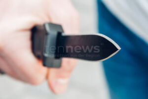 NEUBURG AN DER DONAU - 🔪 Mit vier Messer unterwegs am Dienstag (20.05.2025): Polizei überwältigt 48-Jährigen in Sudetenlandstraße – Ermittlungen laufen! 🚔