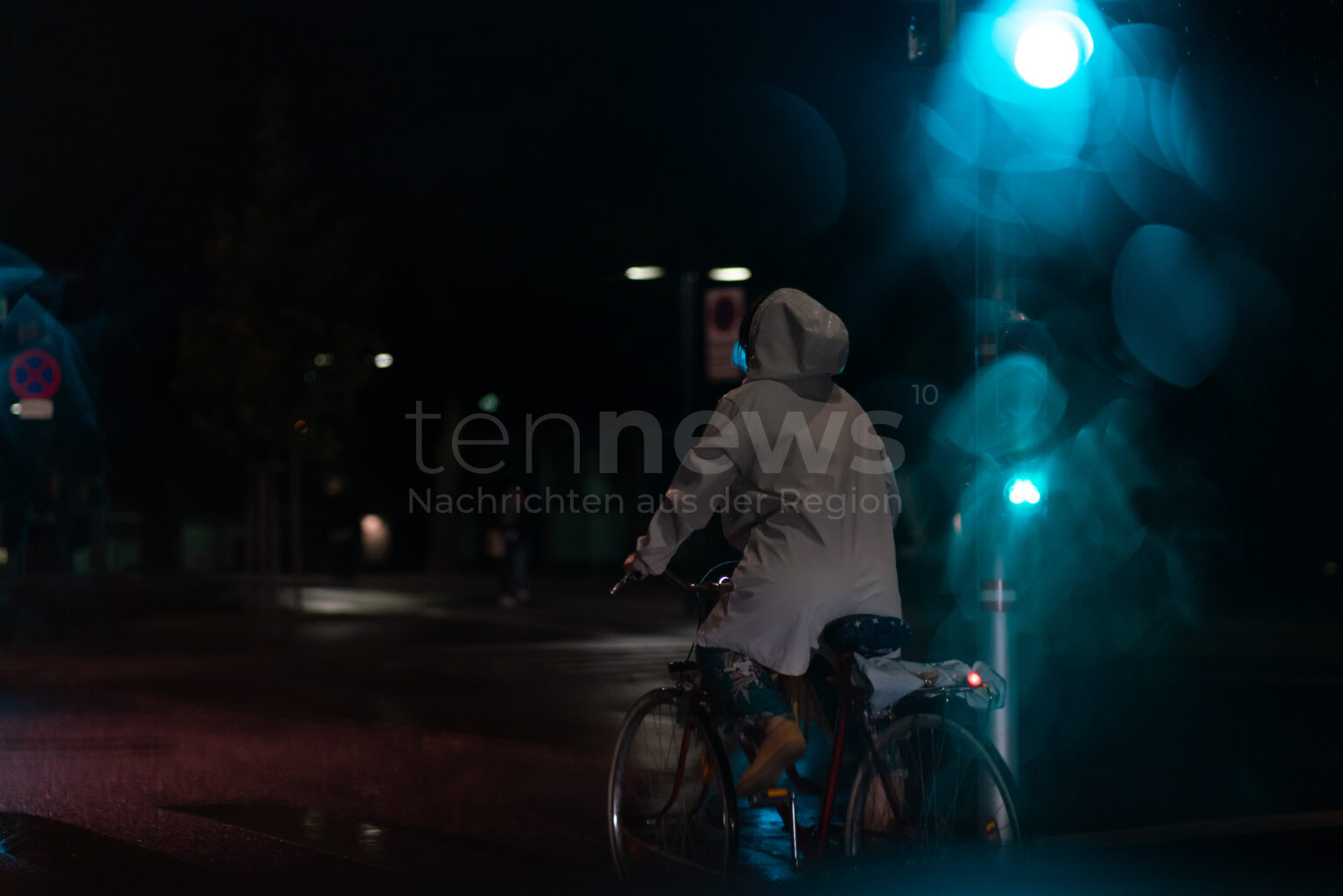 BURGHEIM – Nach einer Autopanne entwendet der Fahrer ein fremdes Fahrrad, um Benzin zu holen. Polizei sucht nun den Eigentümer des Radls. 🚲📞