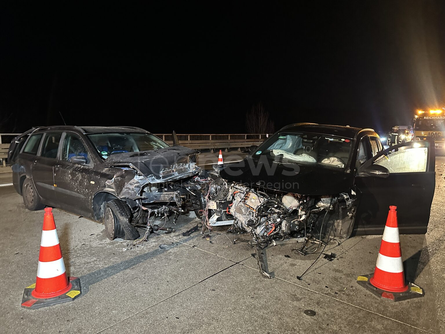 A8 BEI DASING – Freitagabend (10.01.2025) verursachte ein betrunkener Autofahrer einen Unfall mit drei Verletzten. Schaden: mindestens 80.000 Euro.