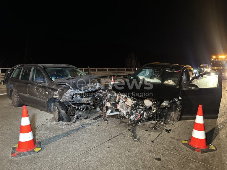 A8 BEI DASING – Freitagabend (10.01.2025) verursachte ein betrunkener Autofahrer einen Unfall mit drei Verletzten. Schaden: mindestens 80.000 Euro.