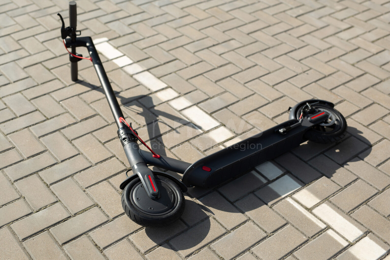 AUGSBURG-OBERHAUSEN – Polizei stoppt am Mittwochabend (12.03.2025) einen 46-Jähriger mit gestohlenem E-Scooter und Alkohol im Blut.