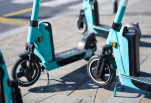 INGOLSTADT – 🛴 Betrunkener E-Scooter-Fahrer (1,5 Promille) flüchtet nachts. (31.05.2025) vor Polizei – Festnahme und Anzeige! 🚔