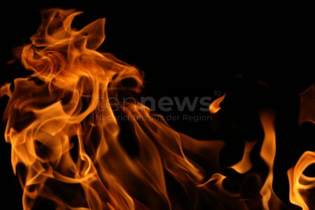 WOLFRATSHAUSEN-WEIDACH – 🔥 Feuer auf Kita-Gelände in Weidach am Freitag (20.06.2025) entdeckt – Polizei vermutet Brandstiftung und sucht Zeugen. 👶