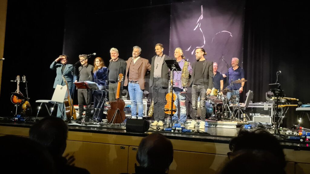  NEU-ULM - Freitag (31.01.2025) entführte Field Commander C das Publikum im Edwin-Scharff-Haus in die Welt von Leonard Cohen. Ein Abend voller Musik!