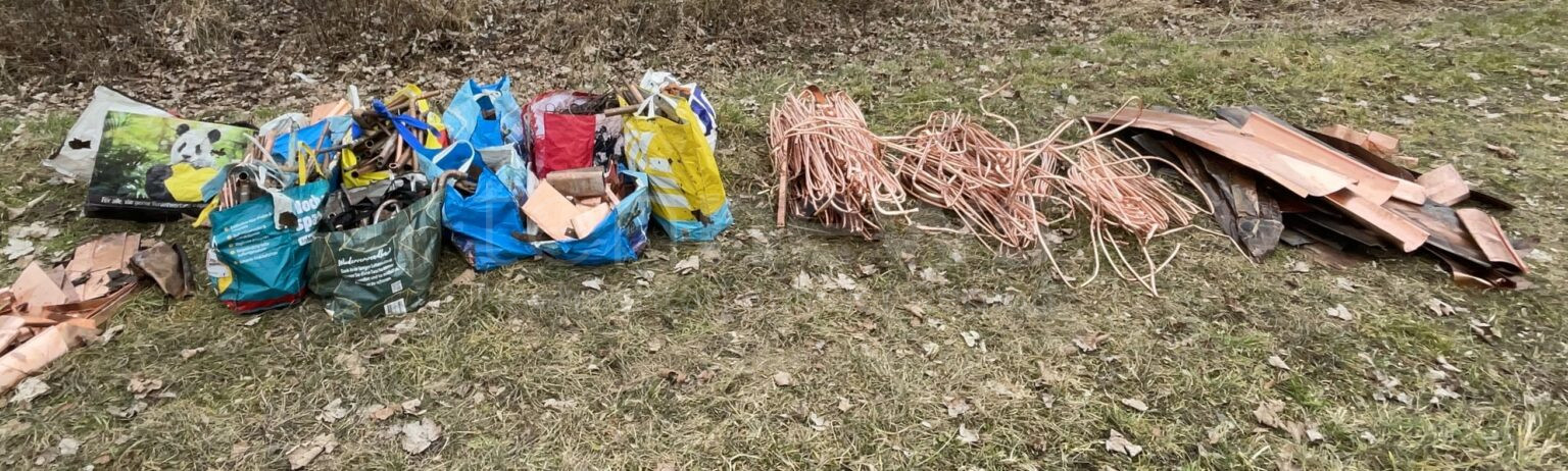 NEUBURG AN DER DONAU – Samstag (15.02.2025) entdeckten Passanten eine große Menge Kupfer an der Donau. Die Polizei sucht Zeugen und mögliche Geschädigte. 🛠️🚔