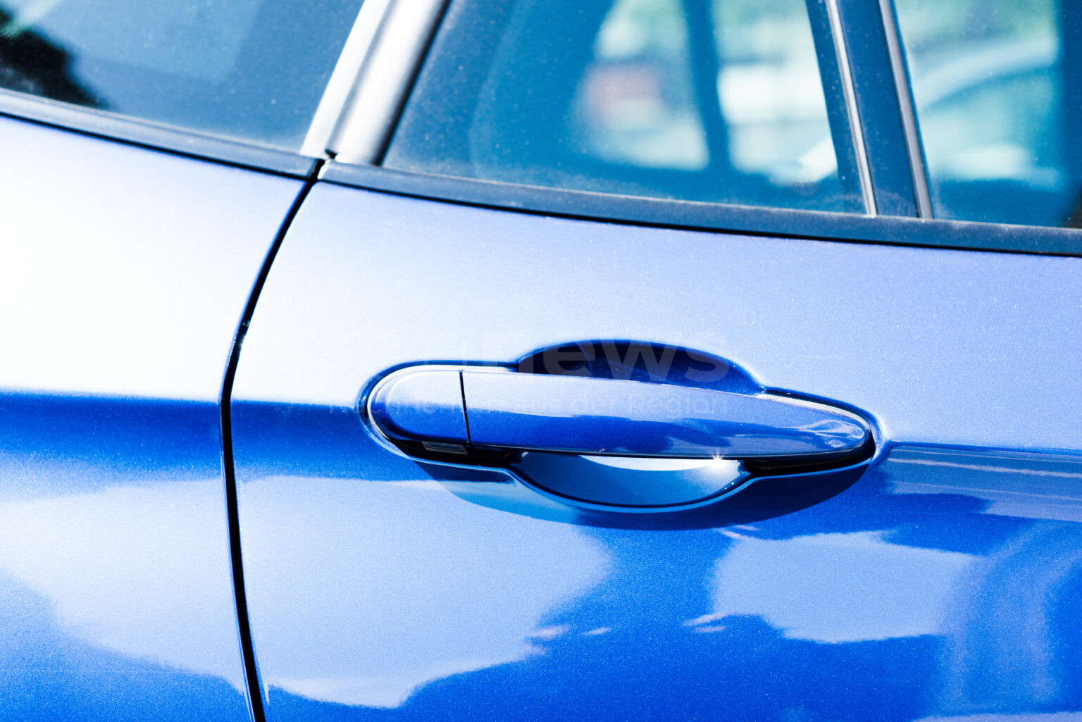 AUGSBURG – Dienstag (08.04.2025): Audi A6 in der Wirsungstraße von ein oder mehreren Unbekannten beschädigt. Polizei bittet um Hinweise. 🚗