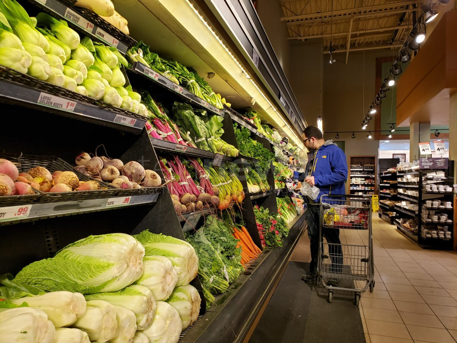 MERING – Mittwoch (19.03.2025): Mann bedroht Personen in Supermarkt. Polizei nimmt 26-Jährigen fest und bringt ihn in ein Krankenhaus. Ermittlungen laufen. 🚓