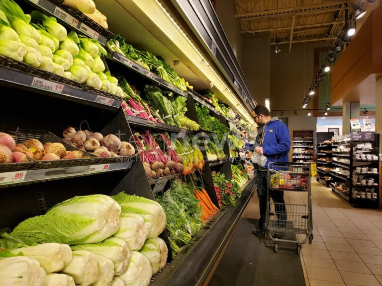 MERING – Mittwoch (19.03.2025): Mann bedroht Personen in Supermarkt. Polizei nimmt 26-Jährigen fest und bringt ihn in ein Krankenhaus. Ermittlungen laufen. 🚓