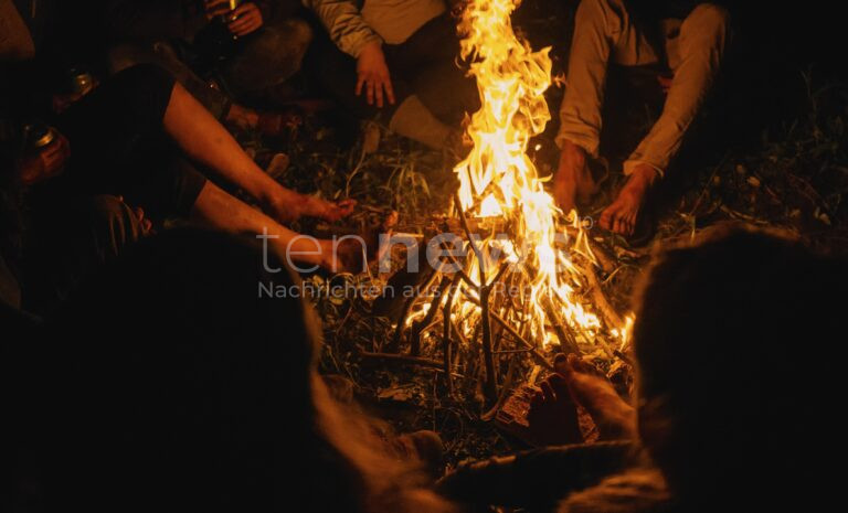 MIESBACH - 🔥 Jugendliche verübten Vandalismus im Klostergarten am Samstag (19.04.2025)! Sie legten illegales Lagerfeuer an und zerstörten Dachziegel! 👥