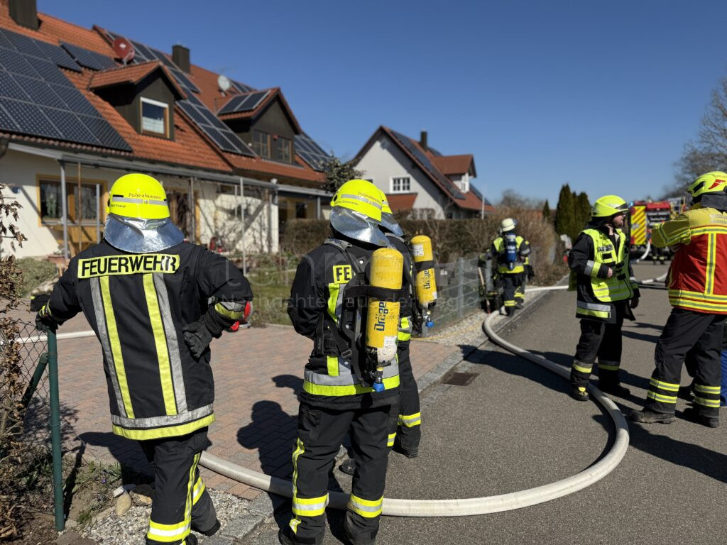 KARLSKRON – Mittwoch (19.03.2025): Brand in Photovoltaik-Anlage sorgt für Feuerwehreinsatz. Keine Verletzten, Sachschaden und Ursache noch unklar. 🚒