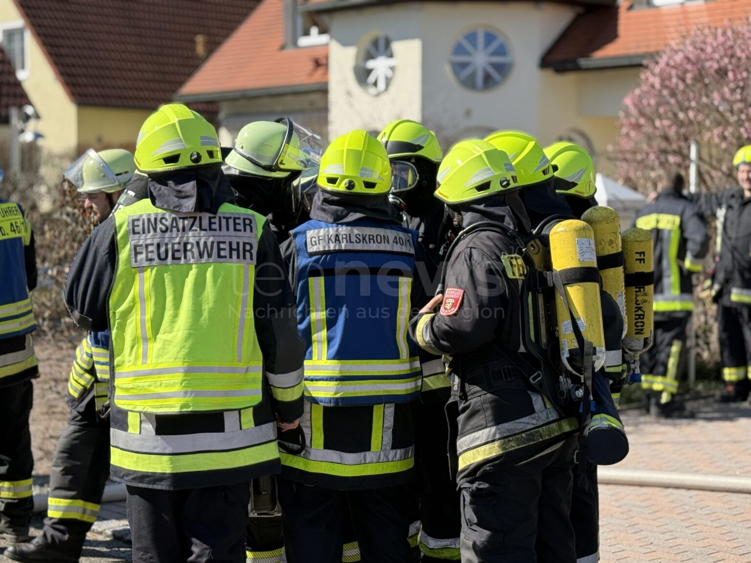 KARLSKRON – Mittwoch (19.03.2025): Brand in Photovoltaik-Anlage sorgt für Feuerwehreinsatz. Keine Verletzten, Sachschaden und Ursache noch unklar. 🚒