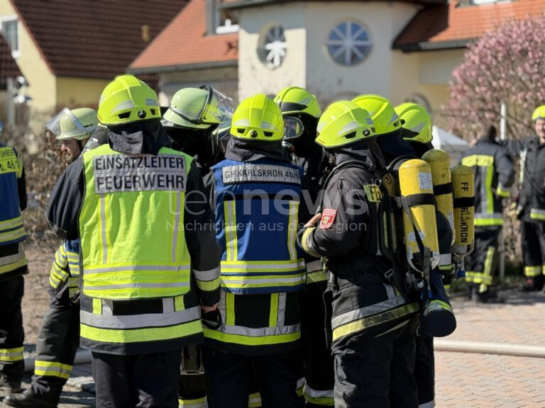 KARLSKRON – Mittwoch (19.03.2025): Brand in Photovoltaik-Anlage sorgt für Feuerwehreinsatz. Keine Verletzten, Sachschaden und Ursache noch unklar. 🚒