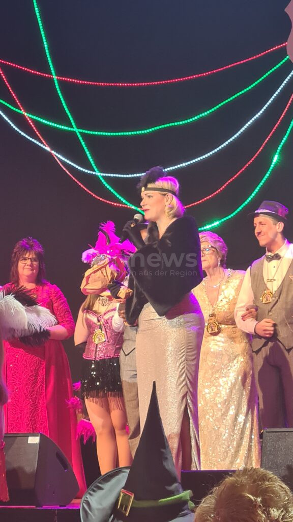 AUGSBURG – Die 35. Hollaria Faschingsgala begeisterte mit Glamour, Show und einem Überraschungsauftritt der Oberbürgermeisterin.