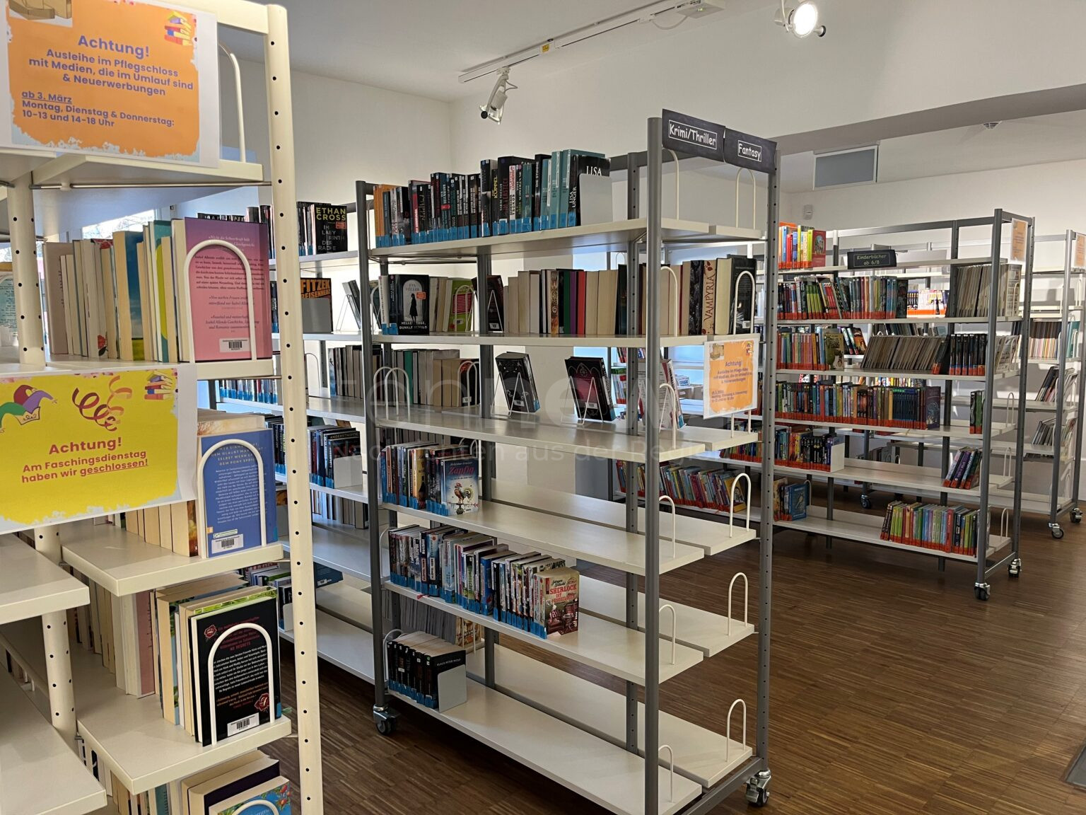 SCHROBENHAUSEN – Stadtbücherei mit neuen Zeiten ab 06.03.2025! Mehr Platz für Leser & gemütliche Ecke für Kinder.
