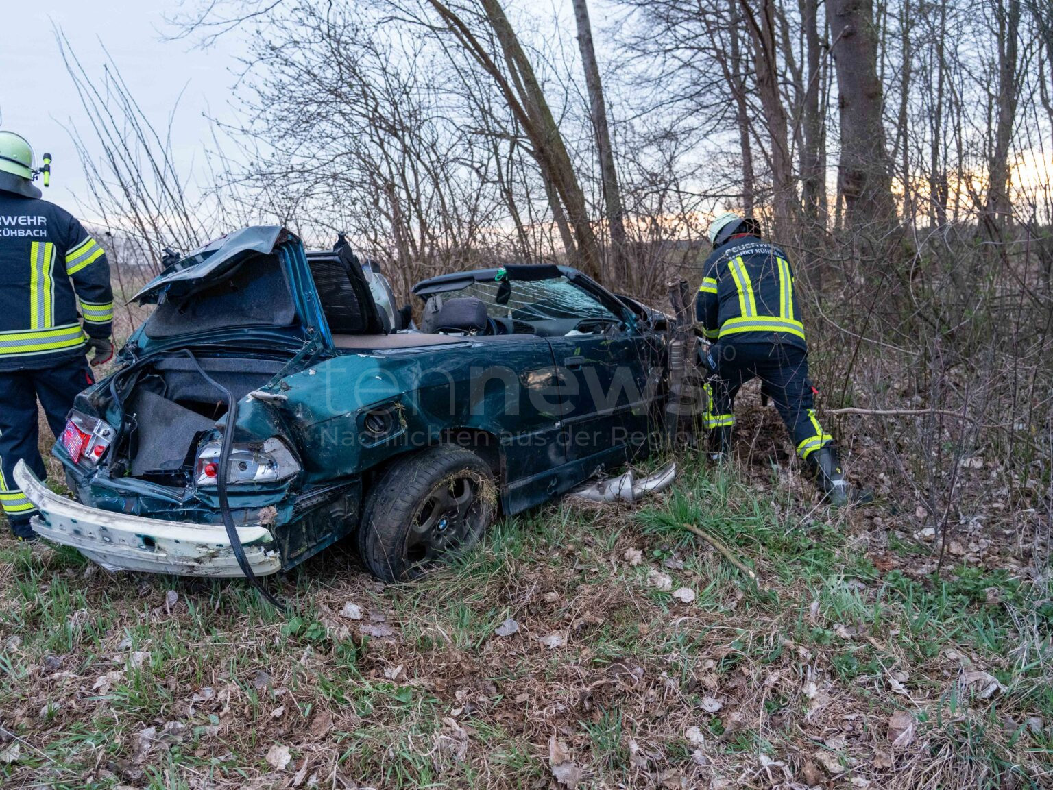 UNTERBERNBACH – Ein Verkehrsunfall mit Überschlag fordert einen Schwerverletzten am Freitag (28.03.2025) – Rettungshubschrauber im Einsatz 🚑🚁