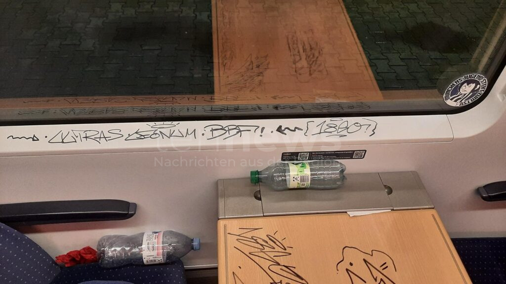 MÜNCHEN – Rauchmelder ausgelöst, Zug beschädigt, Mitreisende beleidigt – Polizei-Einsatz wegen Löwenfans am Samstag (29.03.2025) am Hauptbahnhof 🚓🚉