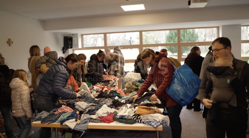 MÜHLRIED – Samstag (16.03.2025) lockte der Kinderflohmarkt viele Besucher an. Nachhaltig einkaufen, Gutes tun und regionale Einrichtungen unterstützen. 👶🛍