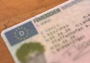 BEILNGRIES - 📄 Mittwoch (15.05.2025): Polizei entdeckt bei Kontrolle gefälschten Führerschein – Weiterfahrt untersagt, Anzeige folgt! 🚓