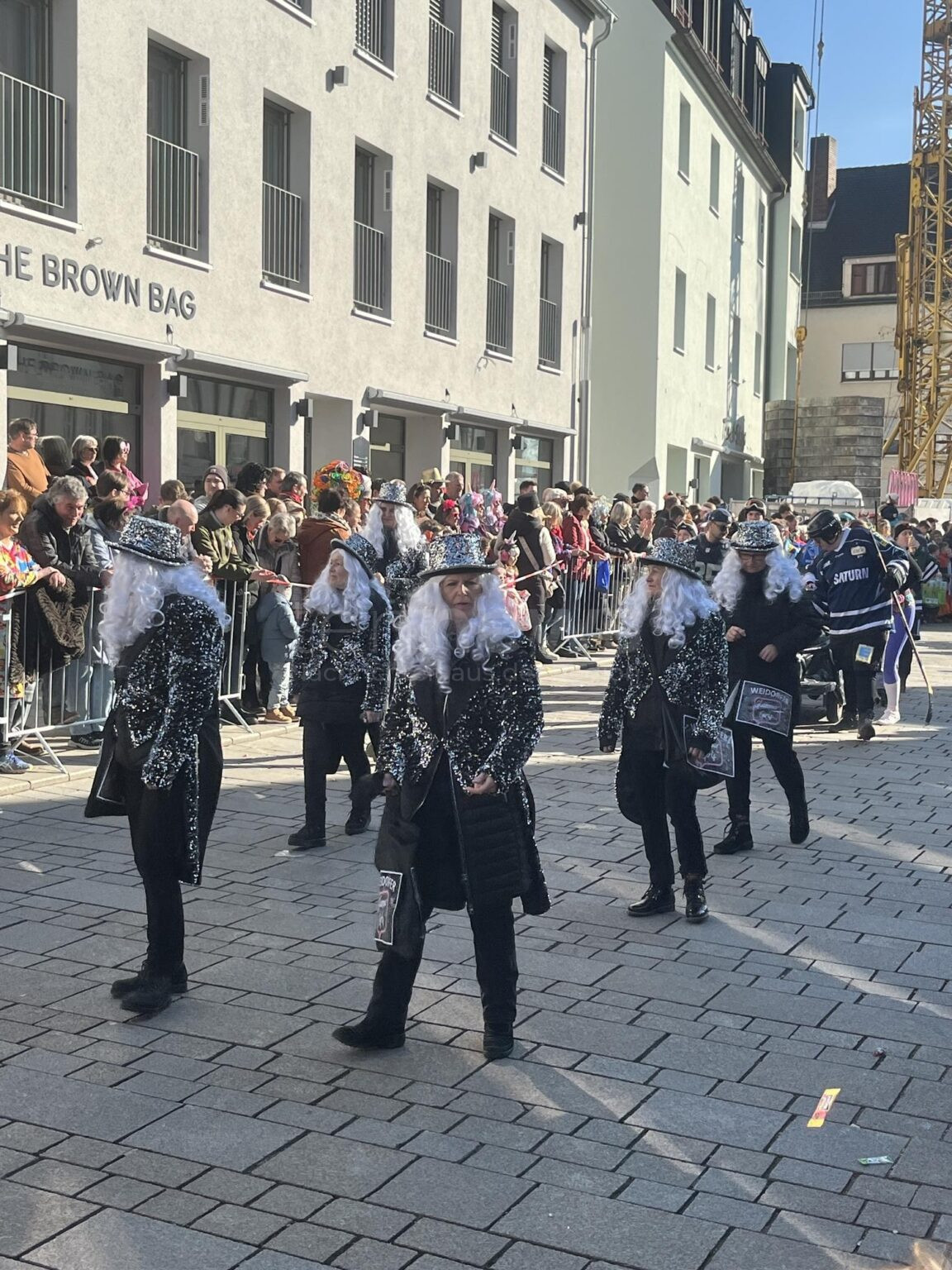 INGOLSTADT-GEROLFING – Beim Faschingstreiben kam es am Dienstag (04.03.2025) zu mehreren Körperverletzungen. Drei Personen wurden verletzt. Alle betrunken.🍺