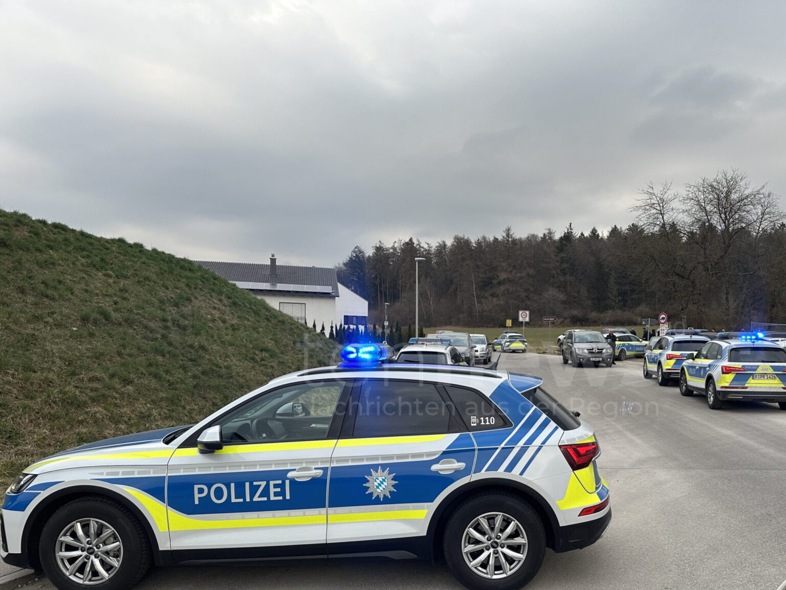 PARSBERG – Bei einem kurdischen Kulturfest kam es am Sonntag (23.03.2025) zu einer tödlichen Messerattacke. Ein 39-Jähriger starb. Polizei ermittelt. 🔪🕊️