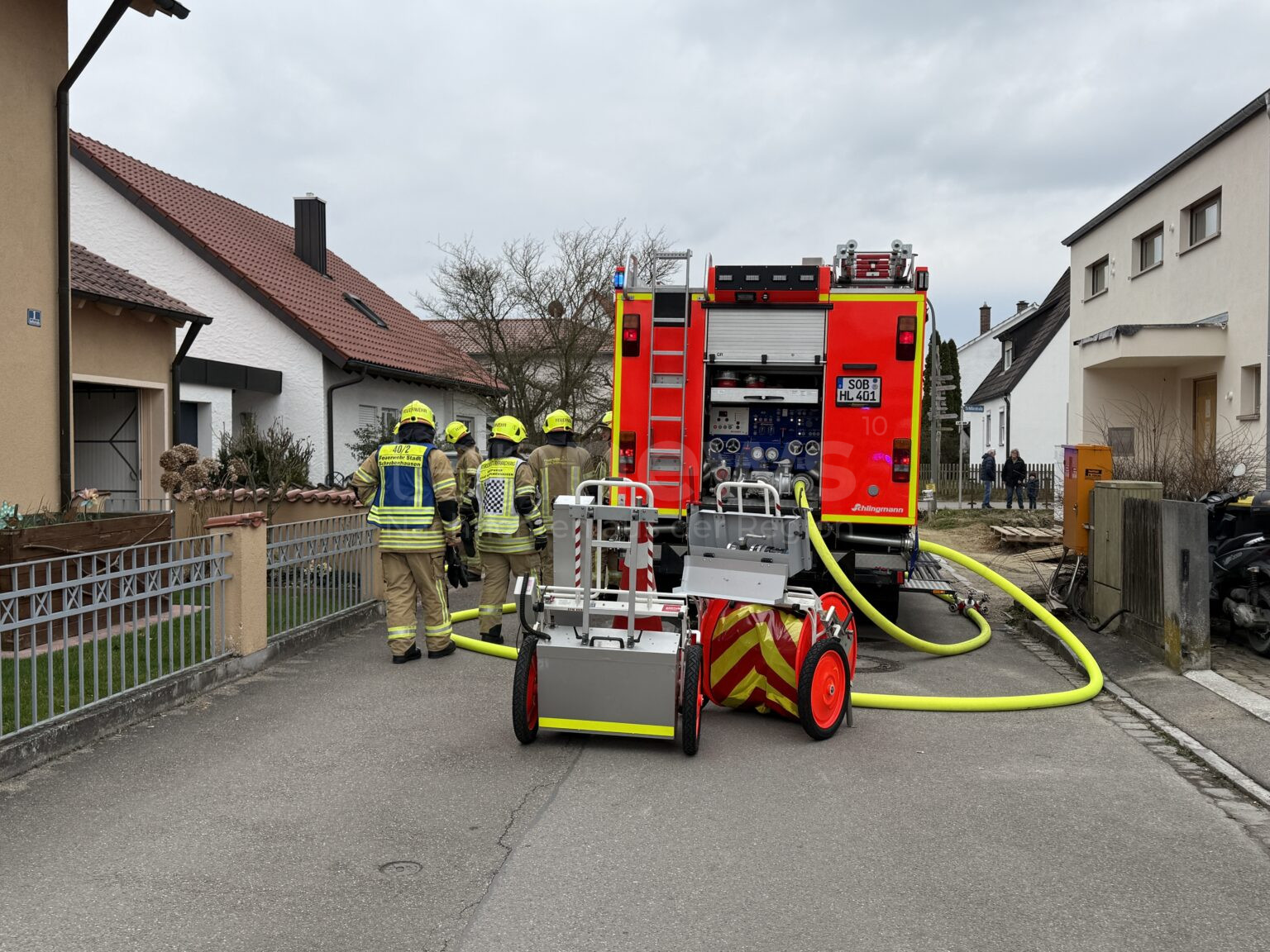 SCHROBENHAUSEN - Ein Feuerwehreinsatz wegen einer brennenden Gartenhütte sorgte am Sonntag (16.03.2025) für Aufsehen. Der Schaden beträgt rund 1.500 Euro. 🚒🔥