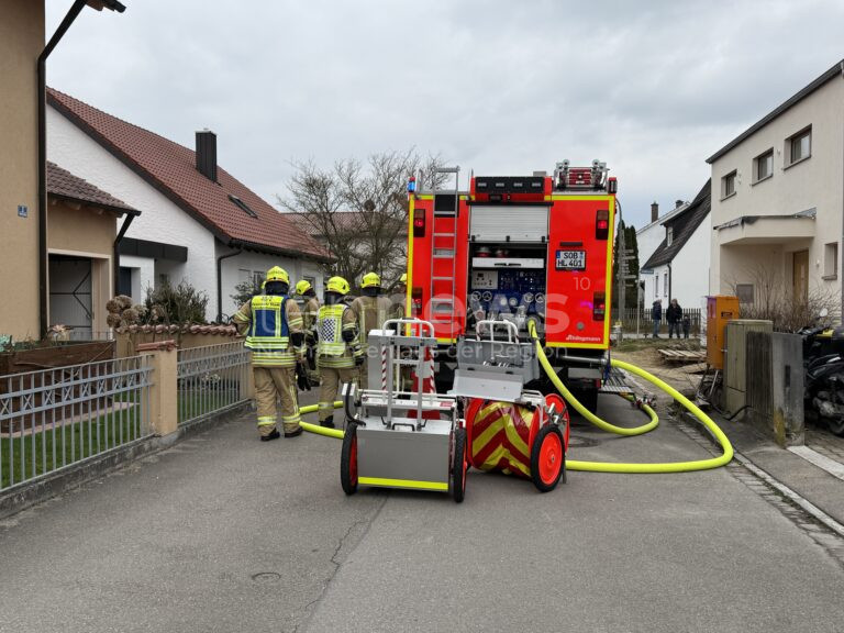 SCHROBENHAUSEN - Ein Feuerwehreinsatz wegen einer brennenden Gartenhütte sorgte am Sonntag (16.03.2025) für Aufsehen. Der Schaden beträgt rund 1.500 Euro. 🚒🔥