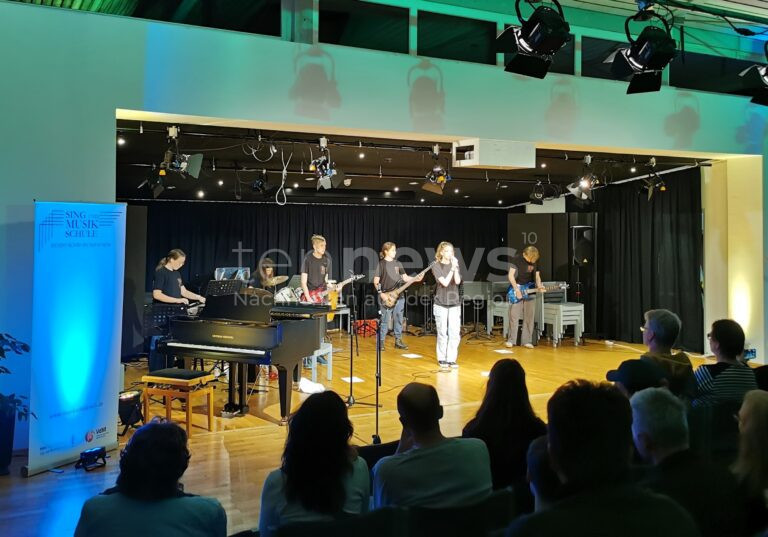 SCHROBENHAUSEN – Ende März lädt die Musikschule zu zwei Konzerten ein. „Sax, Bass & Rock’n’Roll“ am 24. März, Gitarrenabend am 28. März. Eintritt frei! 🎸