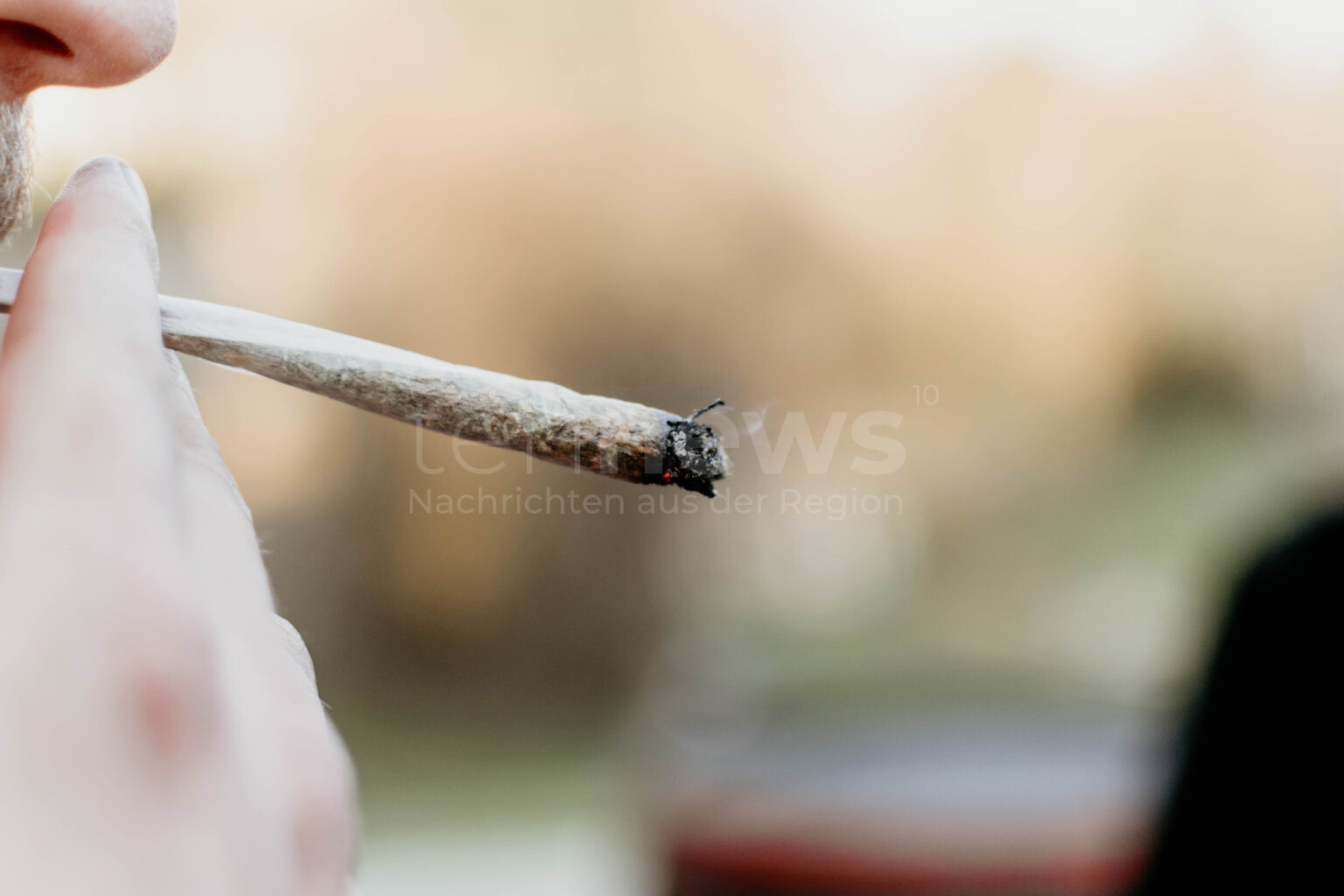 AUGSBURG-FIRNHABERAU – Polizei verhindert Drogenfahrt 🚔 Ein 25-Jähriger wollte am Mittwoch (05.03.2025) trotz Cannabis-Konsum losfahren – Beamten griffen ein. 
