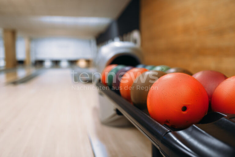 INGOLSTADT – Einbrecher drangen in der Nacht auf Sonntag (02.03.2025) in ein Bowlingcenter ein und entwendeten Bargeld. Die Kripo ermittelt und sucht Zeugen. 🎳
