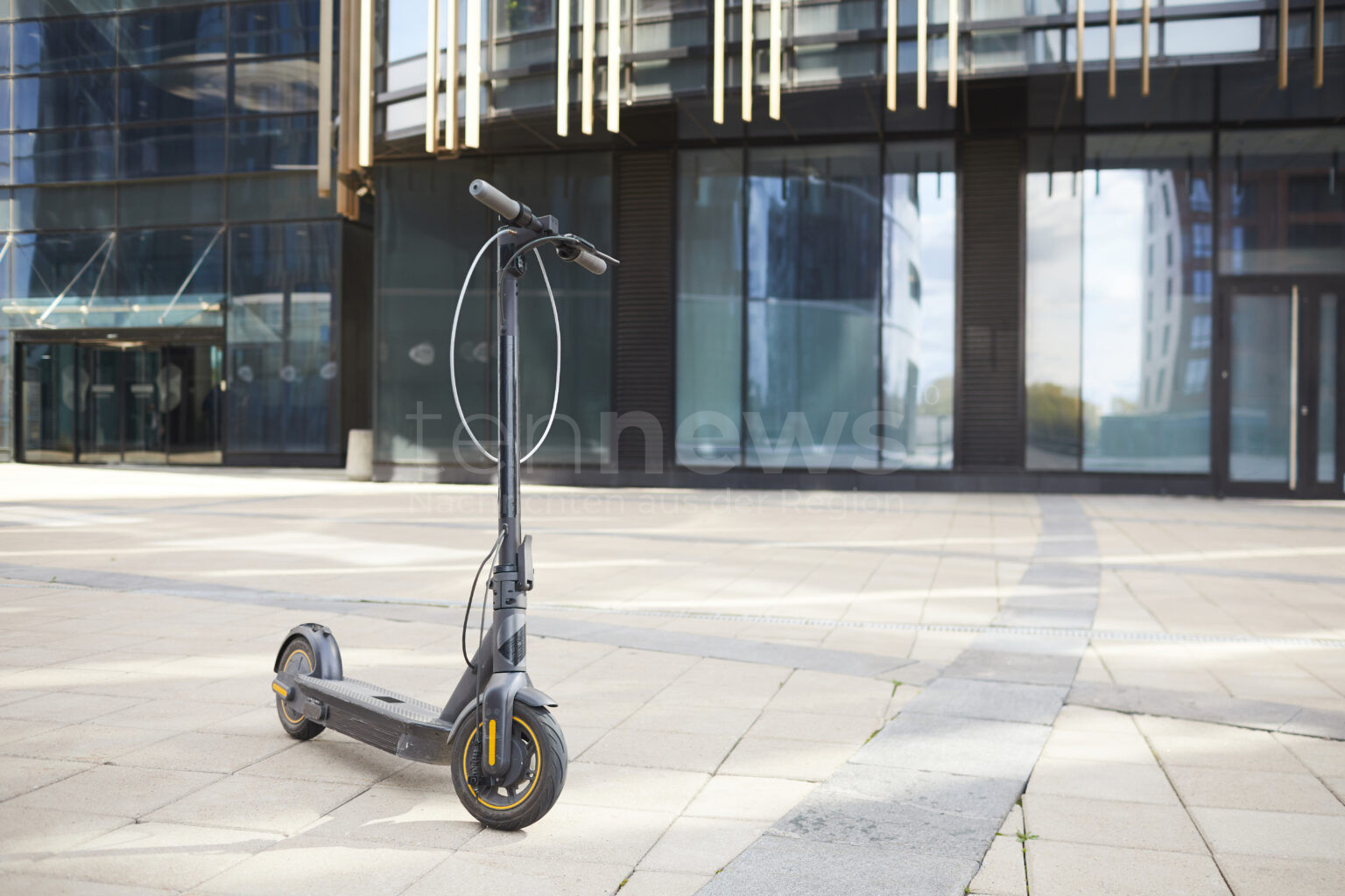 🛴 GERSTHOFEN – E-Scooter-Fahrer am Sonntagabend (23.03.2025) mit abgelaufenem Kennzeichen gestoppt. Anzeige gegen Fahrer und Halterin. 🚨