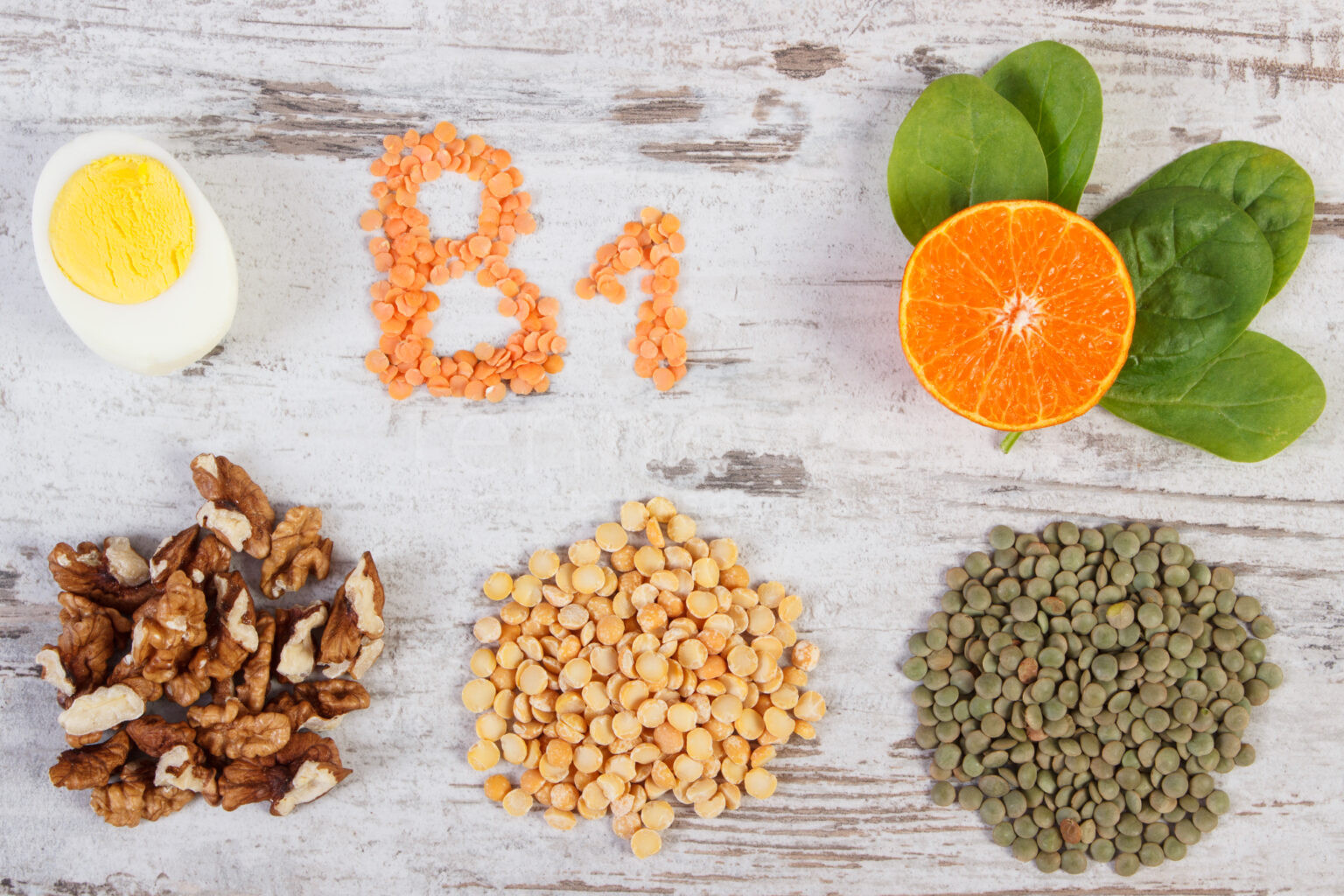 💊 Thiamin ist lebenswichtig für Nerven, Psyche und Energie. Erfahre, wie viel Vitamin B1 der Körper braucht und wo es steckt. 👩‍⚕️🥦