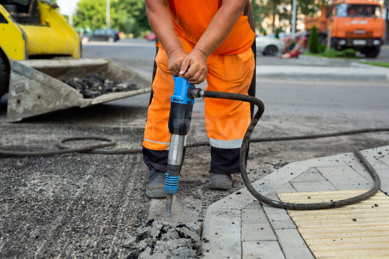 🚧 SCHROBENHAUSEN – Parkplatz am Amtsgebäude in der Regensburger Straße ab 27.03.2025 für rund vier Wochen gesperrt. Sanierung beginnt. 🏗️