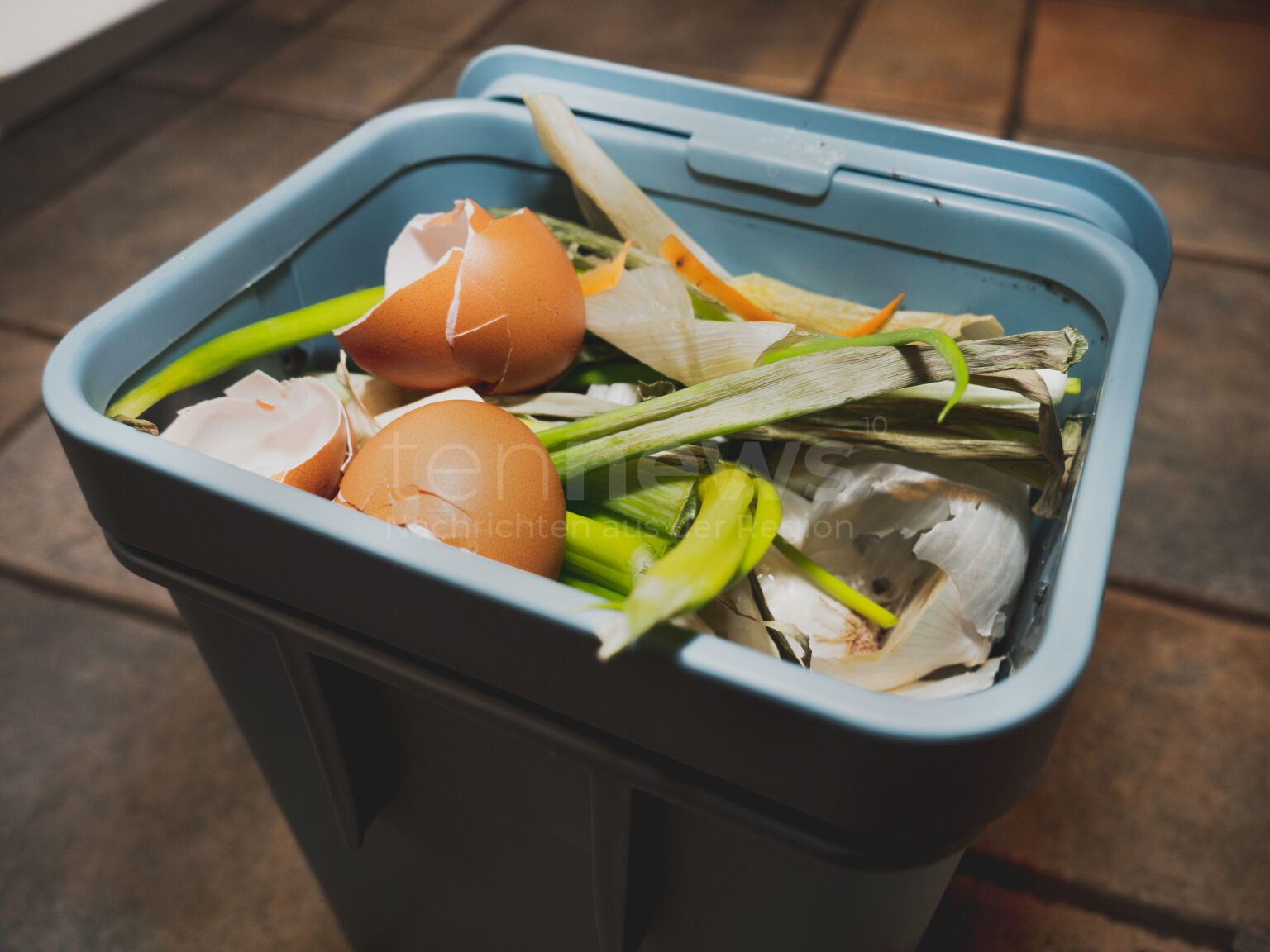 ♻️ DEUTSCHLAND – In die Biotonne gehört nicht alles, was nach Bio aussieht. Diese Fehlwürfe führen oft zur kompletten Entsorgung. 🗑️🌱