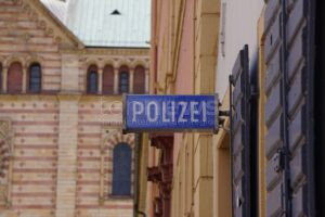 WALDKRAIBURG – Frau fährt trotz laufendem Fahrverbot zur Polizei 🚗🚔 Fahrverbot wäre fast abgelaufen – nun droht längerer Entzug