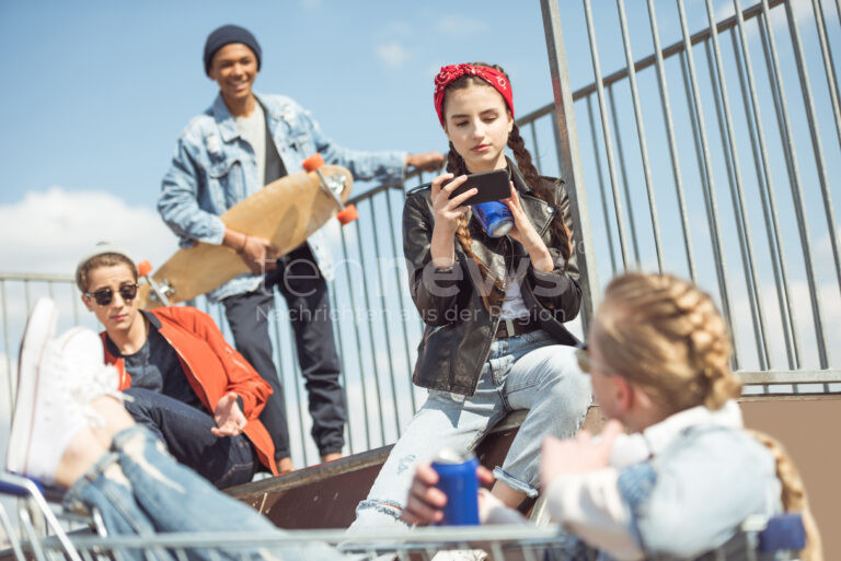 📱 AICHACH – So gelingt Medienerziehung: KJF-Beratung hilft Familien, Kinder beim Umgang mit Social Media zu stärken. Tipps & Hilfe vom 23.03.2025. 👨‍👩‍👧‍👦