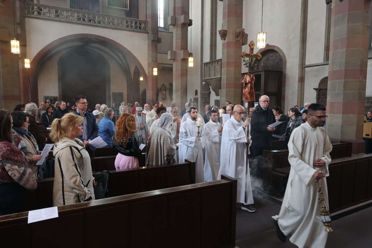 WÜRZBURG – Freitag (11.04.2025): Ökumenisches Gedenken an Märtyrer aller Konfessionen. Bischof Jung: „Glaubenszeugnis vereint über den Tod hinaus.“ ✝️🕯️